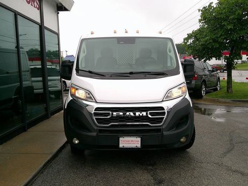 Used 2023 RAM ProMaster 2500 w/ Driver Convenience Group FWD image 3
