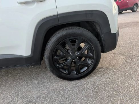 Used 2018 Jeep Renegade Altitude image 9