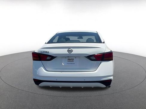 Used 2025 Nissan Altima 2.5 SV FWD image 10