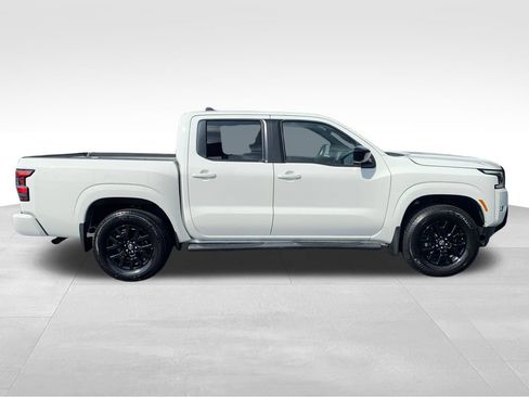 Used 2023 Nissan Frontier SV w/ Midnight Edition Package AWD/4WD image 6