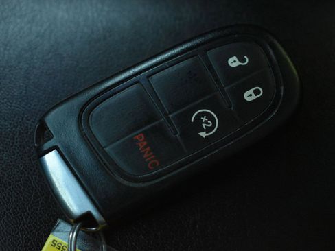 Used 2020 Jeep Cherokee Latitude Plus AWD/4WD image 36