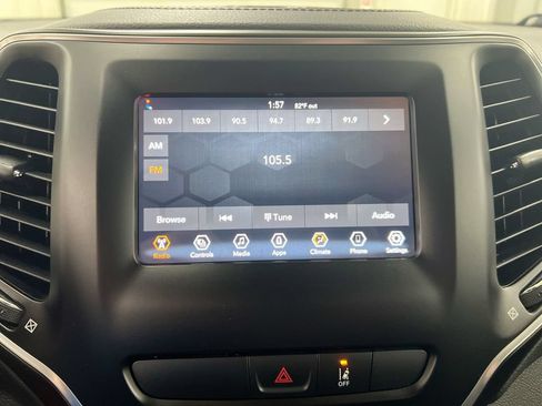 Used 2021 Jeep Cherokee Latitude AWD/4WD image 14