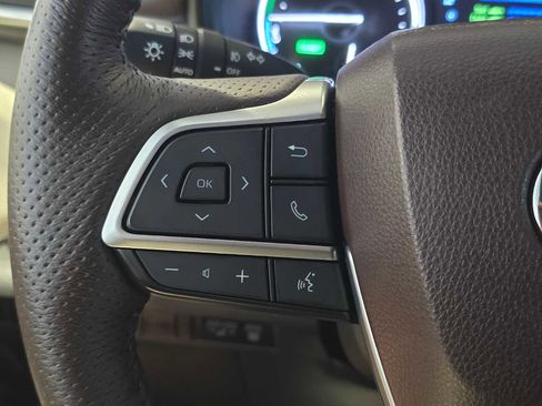 Used 2023 Toyota Sienna Platinum AWD/4WD image 39