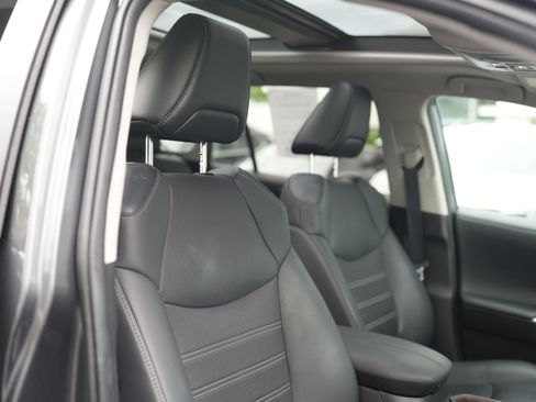 Used 2021 Toyota RAV4 Limited AWD/4WD image 23