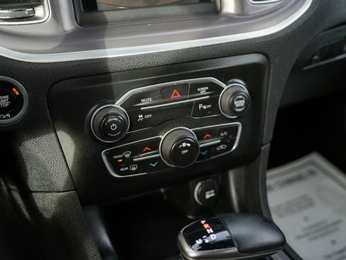 Used 2019 Dodge Charger SXT w/ Leather Interior Group image 15