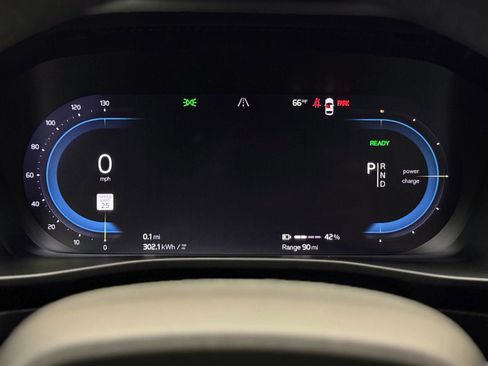 Used 2023 Volvo C40 P8 Recharge Ultimate image 21