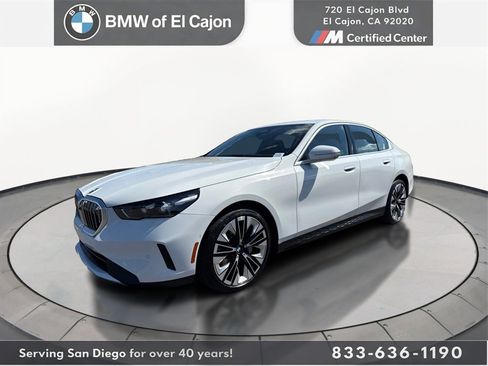 Used 2025 BMW 530i xDrive w/ Premium Package image 2