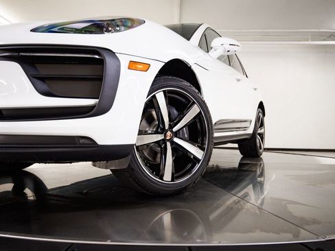 New 2026 Porsche Macan AWD/4WD image 12
