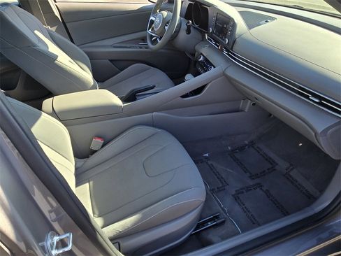 Certified 2022 Hyundai Elantra SEL image 16