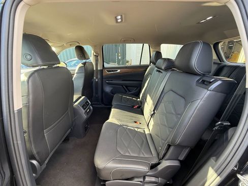Used 2024 Volkswagen Atlas SE AWD/4WD image 23