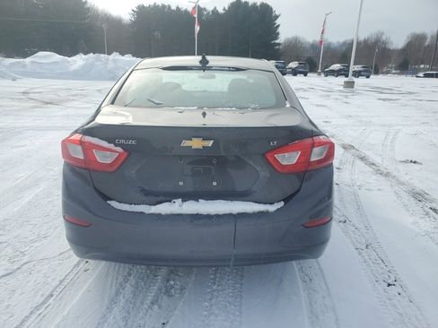 Used 2017 Chevrolet Cruze LT image 7