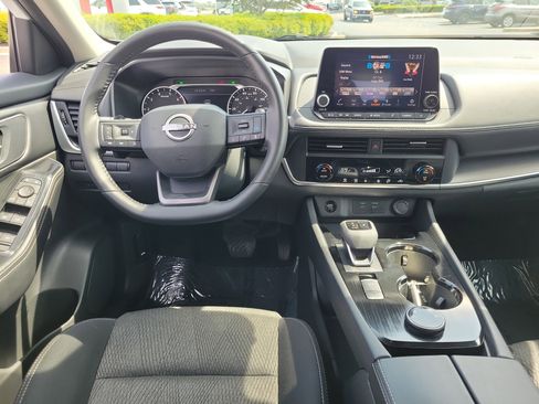 Certified 2025 Nissan Rogue SV AWD/4WD image 10