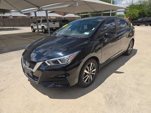 Used 2021 Nissan Versa SV FWD image 7