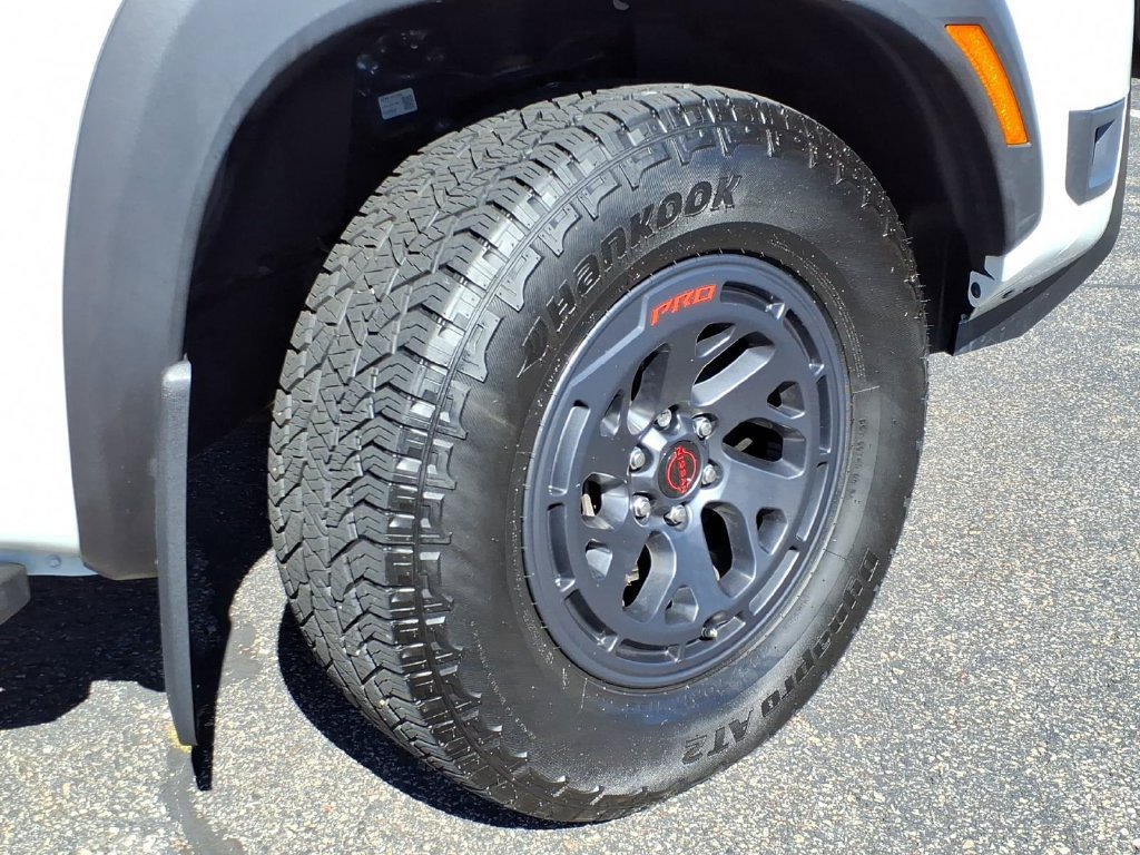 Certified 2025 Nissan Frontier PRO-4X w/ Pro Convenience Package AWD/4WD image 8
