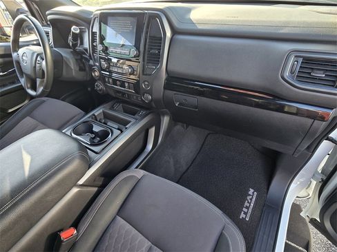 Used 2024 Nissan Titan SV w/ SV Convenience Package image 17
