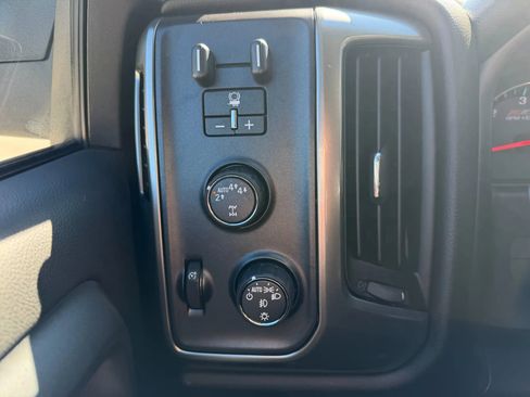 Used 2018 Chevrolet Silverado 1500 LT w/ All Star Edition AWD/4WD image 19