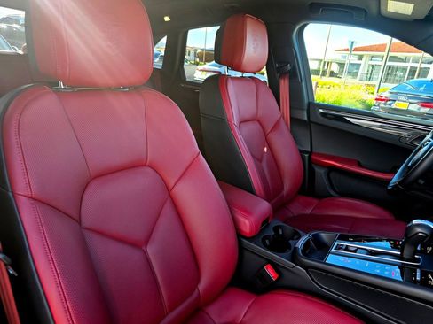 Used 2024 Porsche Macan S image 14