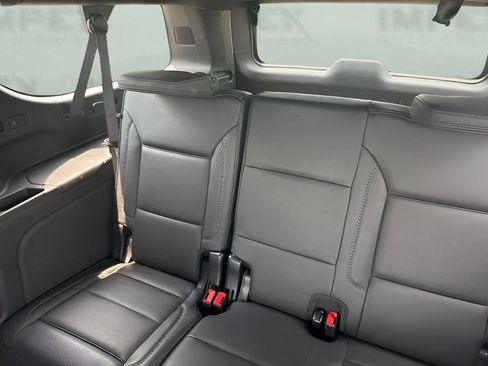 Used 2025 GMC Yukon XL Denali AWD/4WD image 13