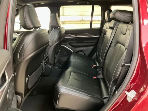 New 2025 Jeep Grand Cherokee Limited w/ Black Appearance Package image 12
