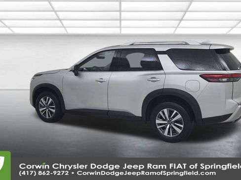 Used 2025 Nissan Pathfinder SL image 10