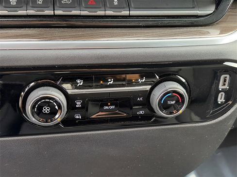 Used 2024 Chevrolet Silverado 2500 LT image 34