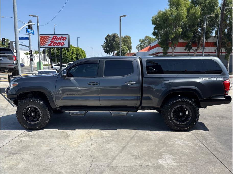 Used 2017 Toyota Tacoma TRD Off-Road w/ Tow Package AWD/4WD image 4