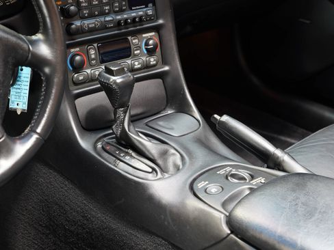 Used 2004 Chevrolet Corvette Convertible w/ Preferred Equipment Group image 23