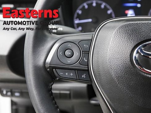 Used 2025 Toyota Corolla SE image 15