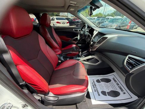 Used 2012 Hyundai Veloster w/ Style Pkg FWD image 9