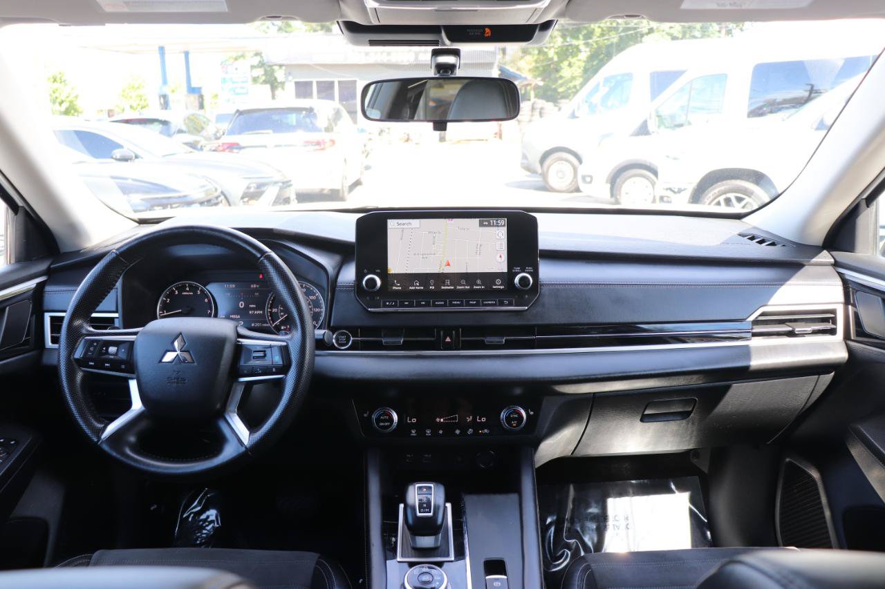Used 2024 Mitsubishi Outlander FWD image 18