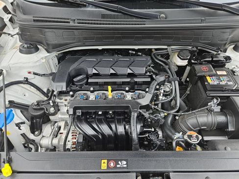 Used 2025 Hyundai Venue SEL FWD image 24