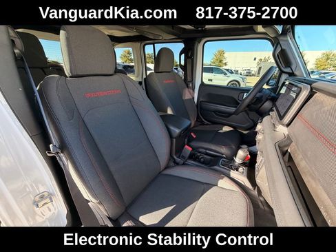 Used 2024 Jeep Wrangler Rubicon w/ Technology Group image 28