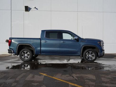 Used 2024 GMC Sierra 1500 SLT image 2