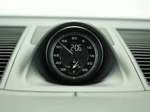 Certified 2025 Porsche Macan AWD/4WD image 35