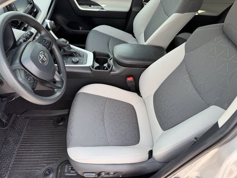 Used 2021 Toyota RAV4 XLE w/ Convenience Package AWD/4WD image 18