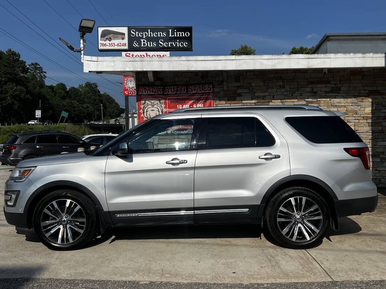 Used 2017 Ford Explorer Platinum AWD/4WD image 8