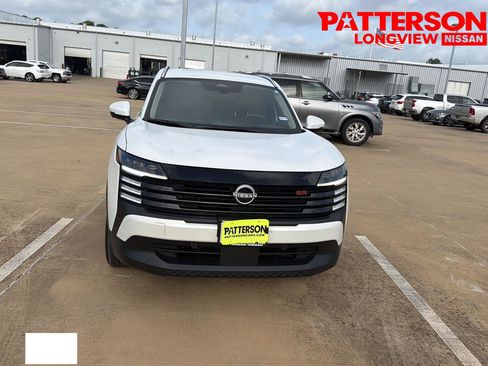Used 2025 Nissan Kicks SR AWD/4WD image 3
