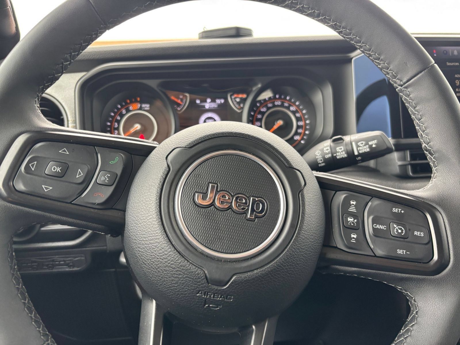 Used 2025 Jeep Wrangler Unlimited Sport AWD/4WD image 25