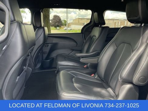 Used 2024 Chrysler Pacifica Limited FWD image 24