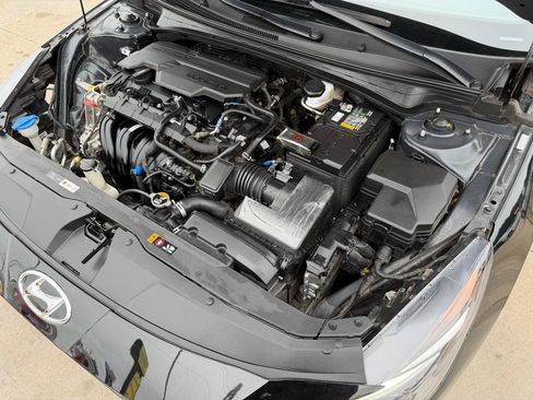 Used 2023 Hyundai Elantra SE FWD image 33