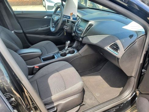 Used 2017 Chevrolet Cruze LT w/ RS Package FWD image 5
