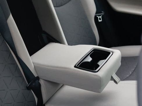 Used 2023 Toyota RAV4 XLE image 30