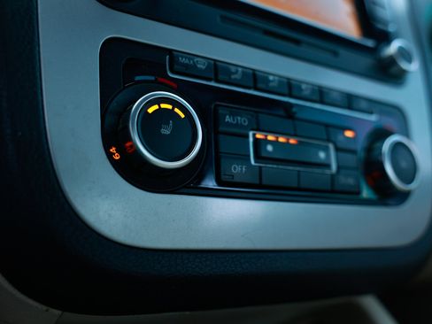 Used 2011 Volkswagen Eos Lux image 31