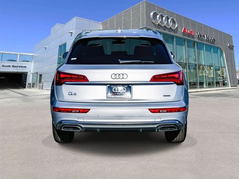 Used 2023 Audi Q5 2.0T Premium w/ Convenience Package image 3