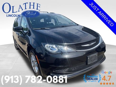 Used 2021 Chrysler Voyager Lxi FWD image 2
