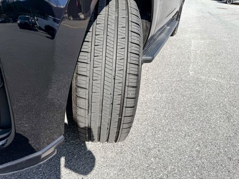 Used 2024 Ford Expedition Max XLT image 12