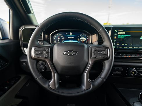 Used 2025 Chevrolet Silverado 1500 ZR2 AWD/4WD image 23