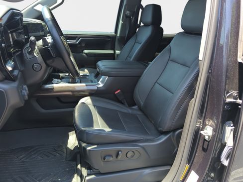 Used 2023 Chevrolet Silverado 1500 LTZ w/ Technology Package AWD/4WD image 5