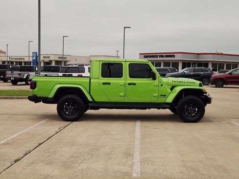 Used 2025 Jeep Gladiator Sport AWD/4WD image 7