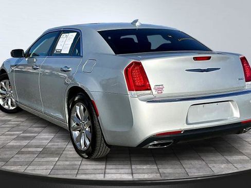 Used 2019 Chrysler 300 Limited image 2